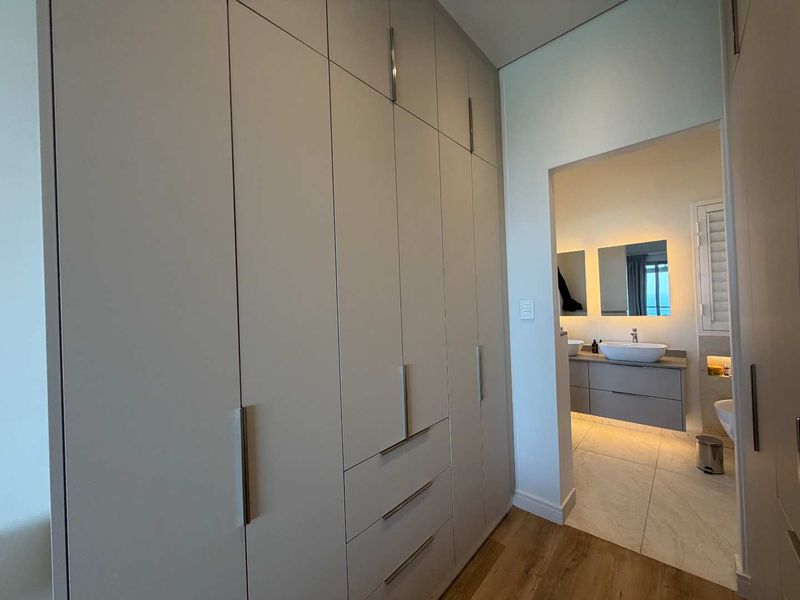 Renovated 4 Bedroom Townhouse with Sea View - Photo 10