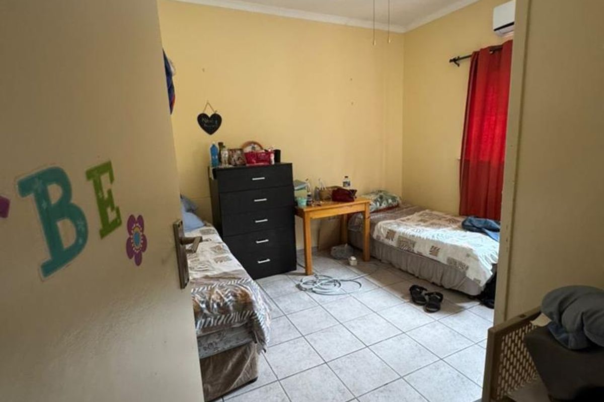 Three-bedroom house with a separate office and workshop area for sale in Windhoek West - Photo 2
