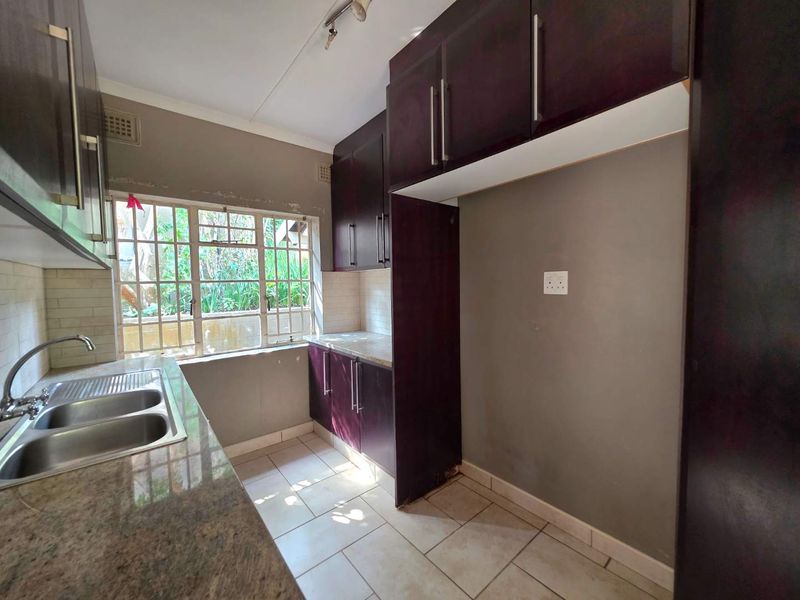 Prime Investment Opportunity – Family Home with Student Accommodation Potential in Manor Gardens - Photo 10