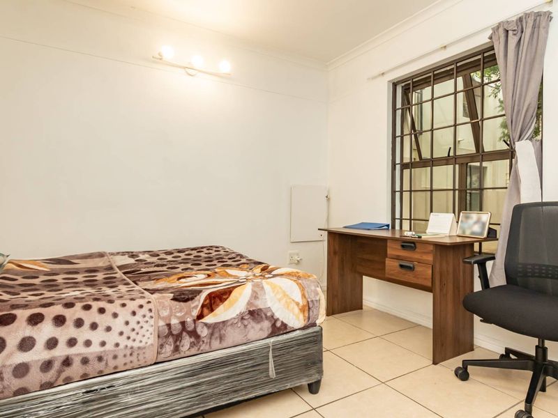 Studio Apartment in the heart of Rondebosch. - Photo 7