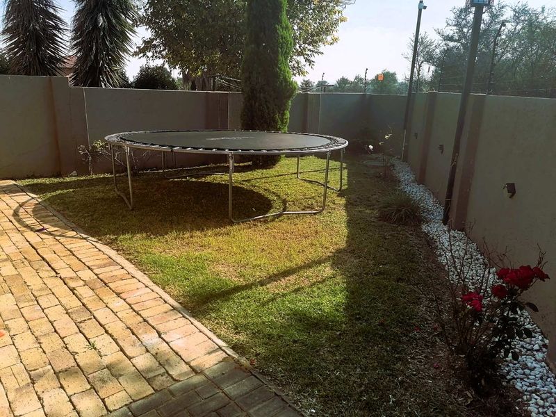 Spacious 4-Bedroom Duplex in Secure Estate - Photo 4