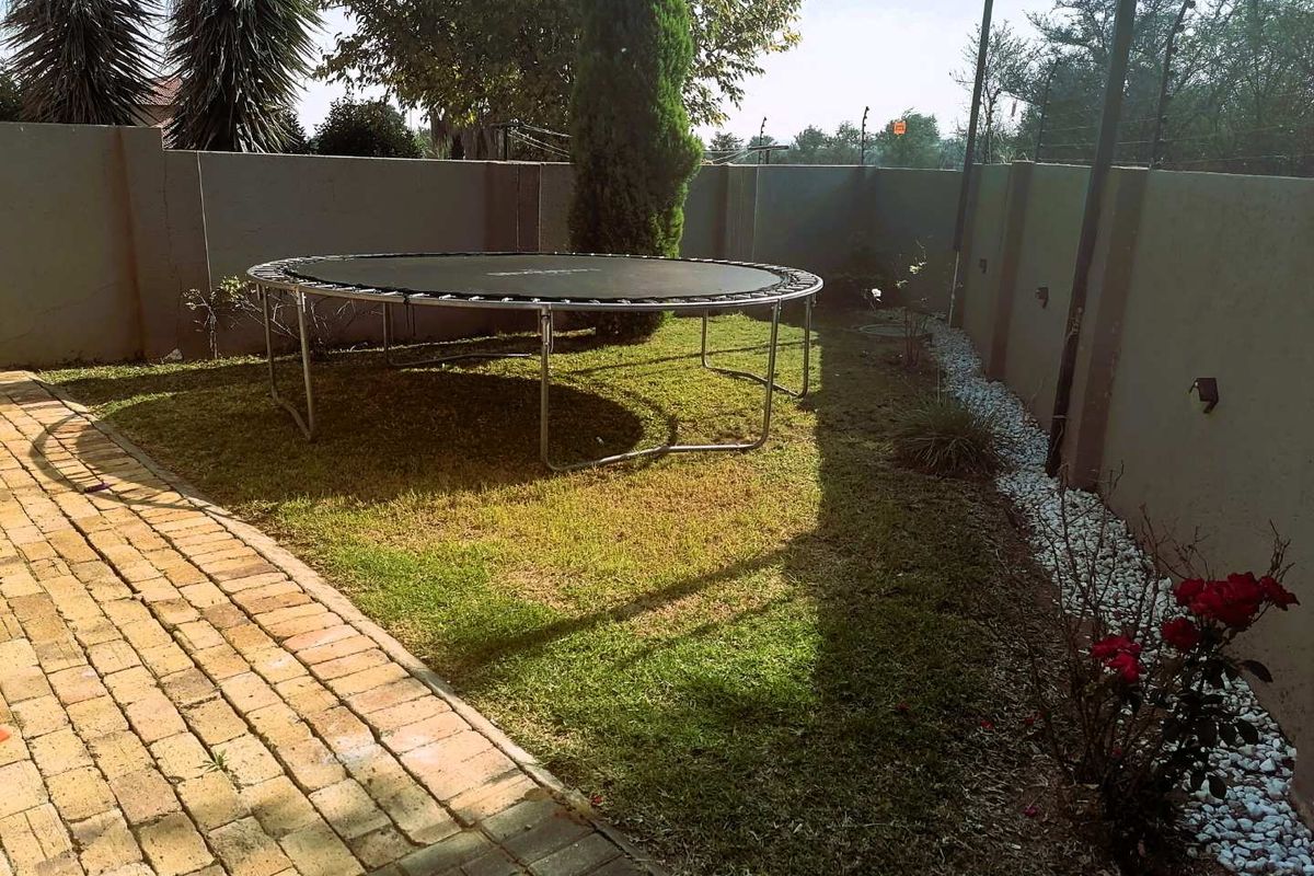 Spacious 4-Bedroom Duplex in Secure Estate - Photo 4