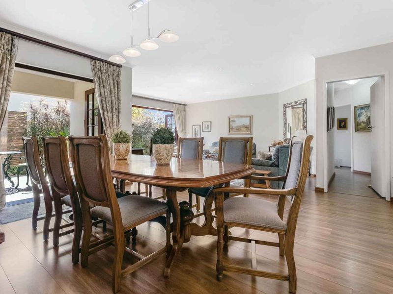 A SUN-FILLED SIMPLEX HOME TUCKED AWAY IN LOVELY LANZERAC - Photo 4