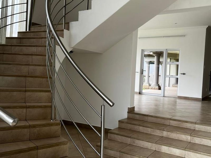 Spacious 4-bedroom family home located in Ebotse Golf Estate - Photo 7