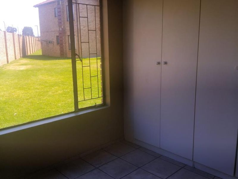 Ground floor unit ready to move in. - Photo 7