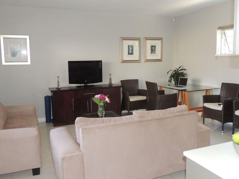 Green Point Ground‐Floor 1‐Bedroom  -  A Smart, Flexible Investment   R2 590 000 - Photo 4