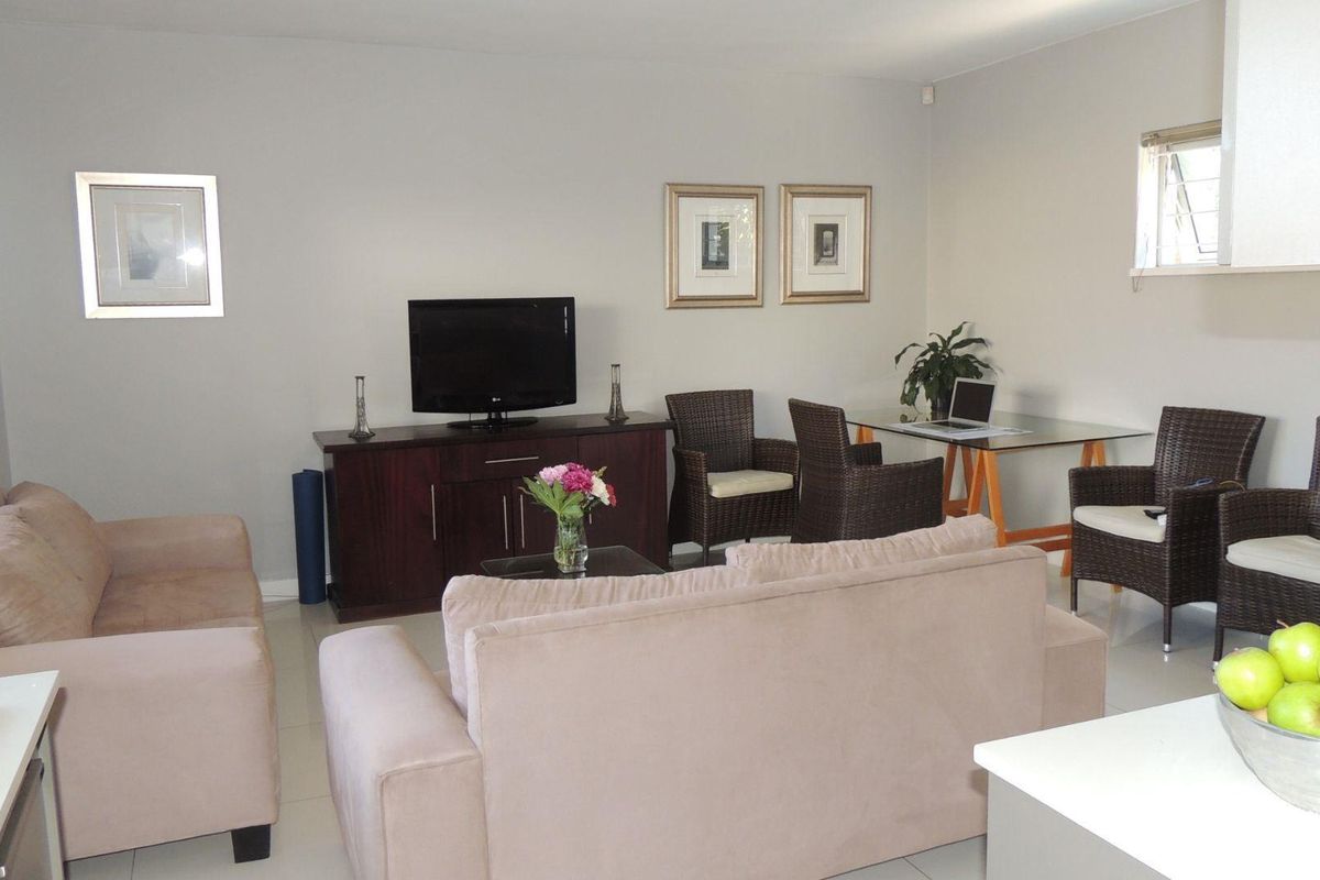 Green Point Ground‐Floor 1‐Bedroom  -  A Smart, Flexible Investment   R2 450 000 - Photo 4