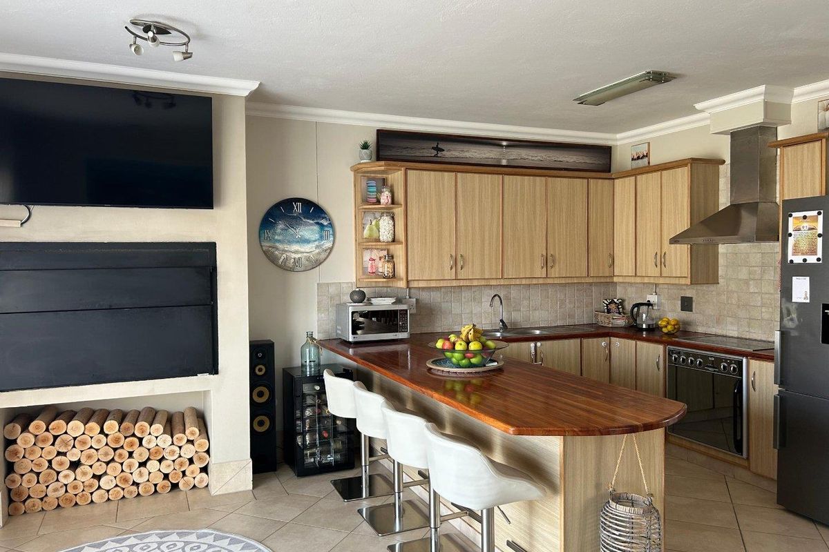 For Sale: Modern Double-Story Apartment at Dolphin Beach, Namibia - Photo 4