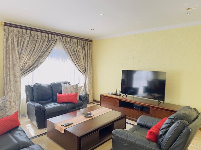 3 Bedroom Townhouse for Sale in Vorna Valley - Photo 10