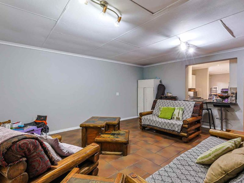 Spacious & Perfectly Positioned - A Peaceful Retreat in a Well-Maintained Complex - Photo 7