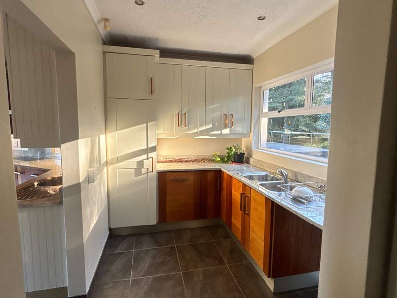 4-Bedroom Freehold Property With Exceptional Views On The Winterskloof Ridge, Hilton - Photo 6