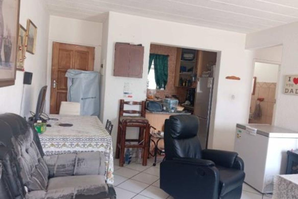 3-Bedroom Ground Unit In Secure Complex - Photo 2