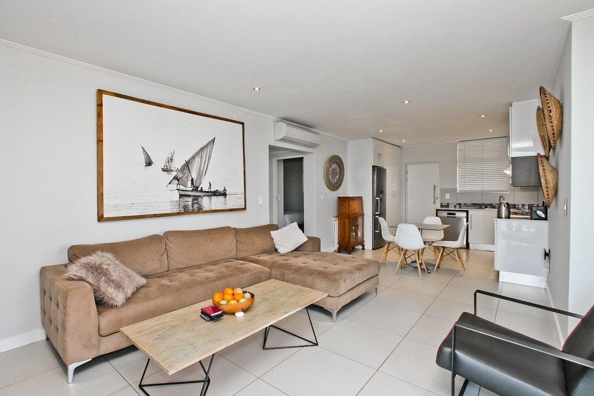 SOPHISTICATED  2 BED , 2 BATH LUXURIOUS APARTMENT - Photo 4