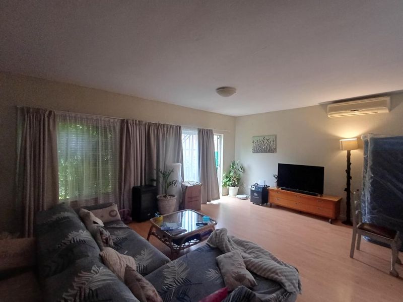 Charming Duplex Living in Sought-After Bromhof – Perfect for Families - Photo 7