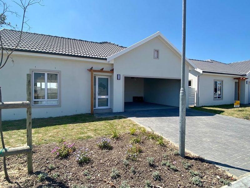 Spacious three bedroom house with double garage - Photo 2