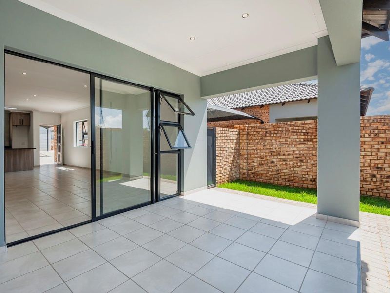 Facebrick simplex cluster only 4 in complex, Brand New so no Transfer Duties. - Photo 4