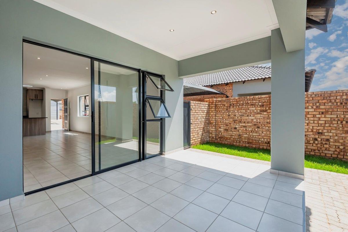 Facebrick simplex cluster only 4 in complex, Brand New so no Transfer Duties. - Photo 4