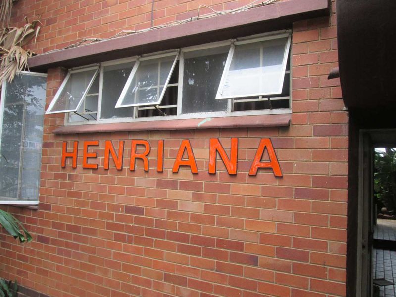 OVERVIEW CHARMING [1.5 ] ONE AND HALF BEDROOM FLAT FOR SALE INTHE HEART OF PRETORIA  [ GEZINA ] - Photo 3