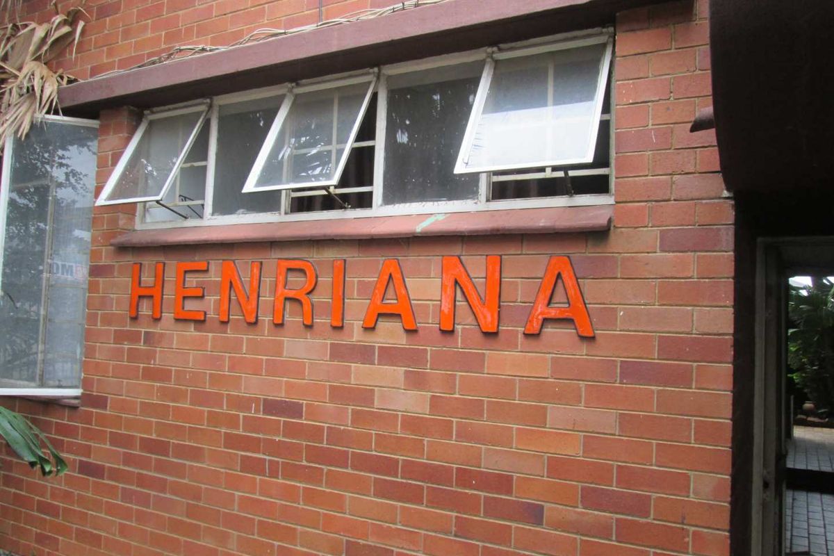 OVERVIEW CHARMING [1.5 ] ONE AND HALF BEDROOM FLAT FOR SALE INTHE HEART OF PRETORIA  [ GEZINA ] - Photo 3