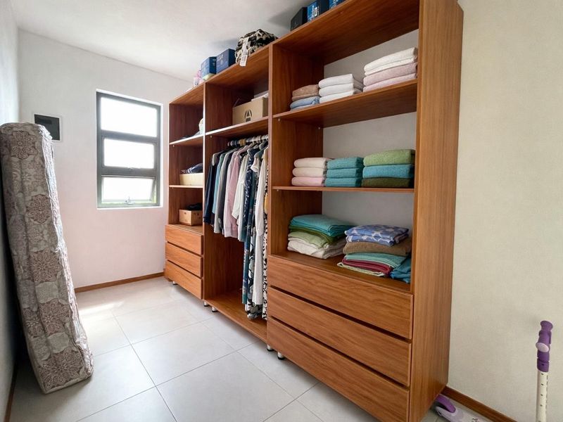 Contemporary Family Home – Grand Gaube, local market only - Photo 8