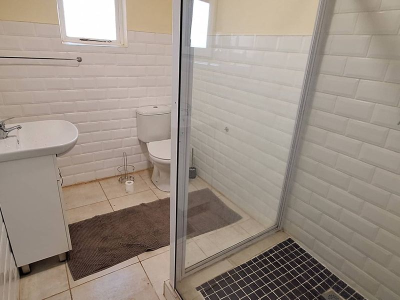 2 Bed Garden Flatlet including water - Crestview - Photo 3