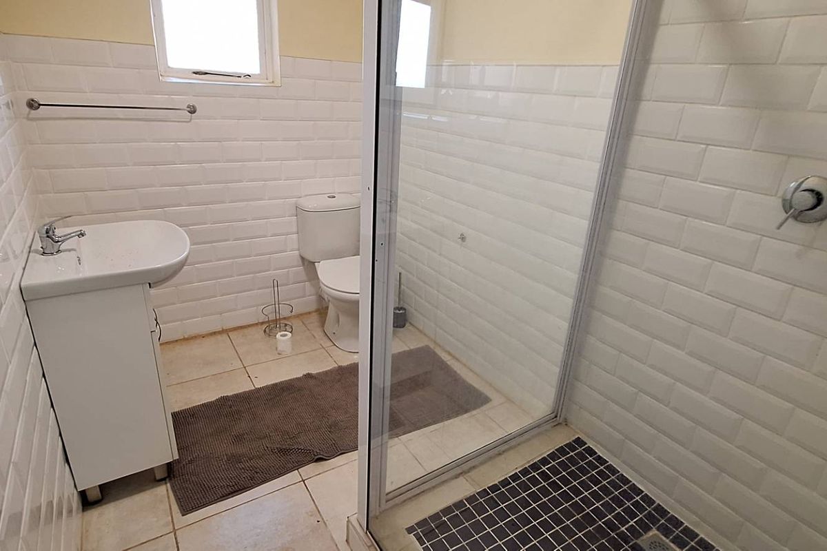 2 Bed Garden Flatlet including water - Crestview - Photo 3