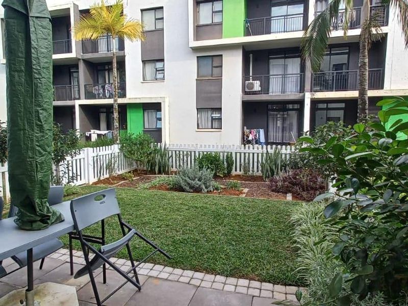 Pet-Friendly Ground Floor Gem with Pool & Gym - Photo 8