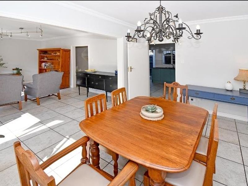 3 Bedroom immaculately renovated townhouse in Borrowdale drive - Photo 9
