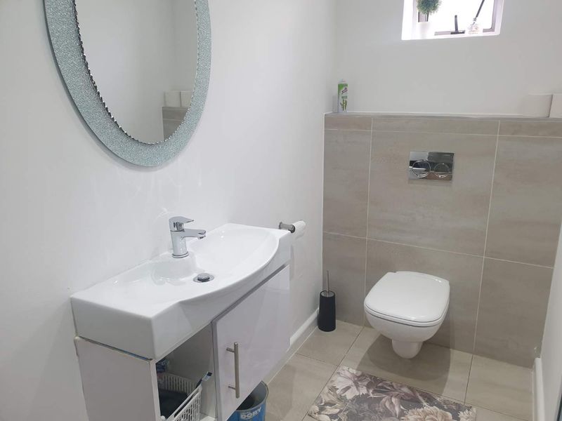 Beautiful 4 Bedroom home with pool Up for grabs - Photo 3