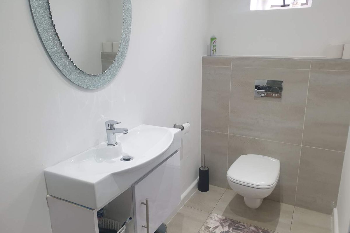 Beautiful 4 Bedroom home with pool Up for grabs - Photo 3