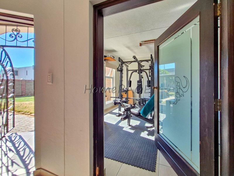 Meersig, Walvis Bay:  Large Home close to Lagoon is for Sale - Photo 7