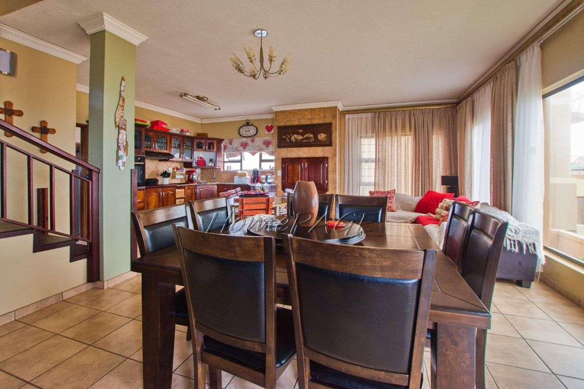 Ext 6, Beach Front, Henties Bay: HUGE 7 Bedr home with sea views for sale - Photo 4