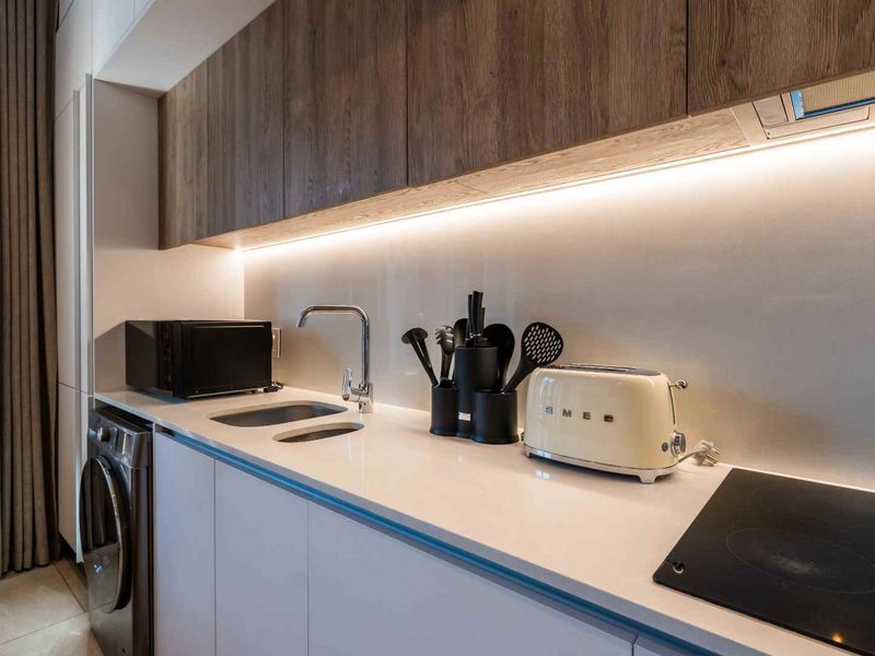 Modern Fully Furnished 1-Bedroom Apartment in Cape Town City Centre - Photo 8