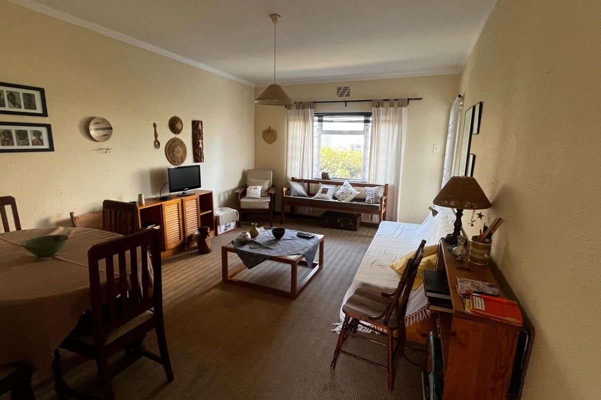Corner Apartment Full of Potential in Leafy Tamboerskloof - Photo 2