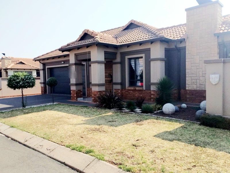 STUNNING 3 BEDROOM HOUSE FOR SALE IN SUNAIR PARK - Photo 4