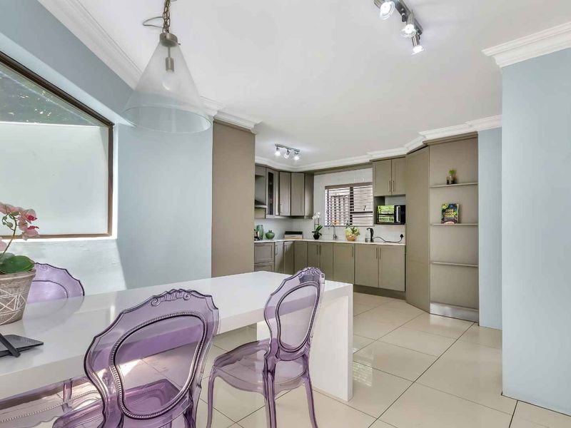 MODERN SPACIOUS AND STYLISH HOME - Photo 7