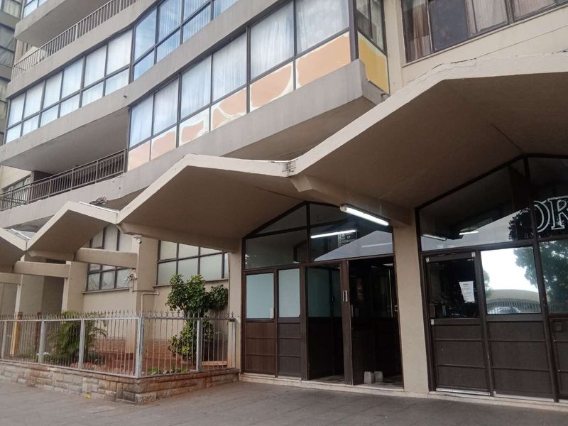 Charming Apartment with Prime Location and Great Investment Potential - Photo 2