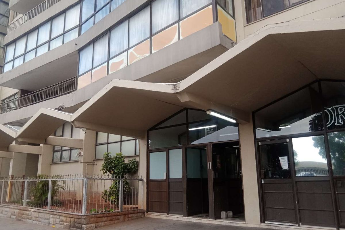 Charming Apartment with Prime Location and Great Investment Potential - Photo 2