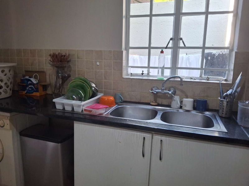 A BEAUTIFUL THREE BEDROOM TOWNHOUSE - Photo 9