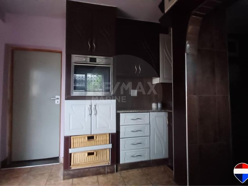 Furnished 3-Bedroom, 2-Bathroom Duplex in Secure Complex - Photo 2