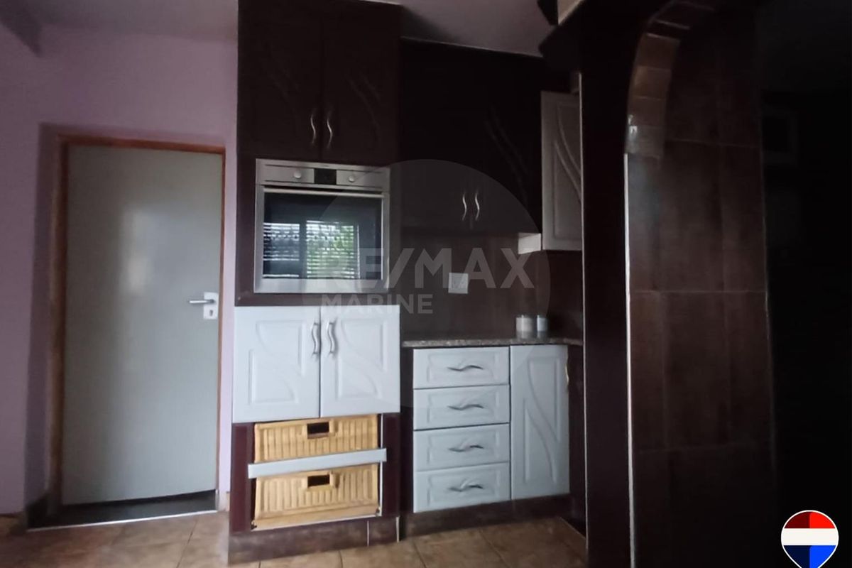 Furnished 3-Bedroom, 2-Bathroom Duplex in Secure Complex - Photo 2