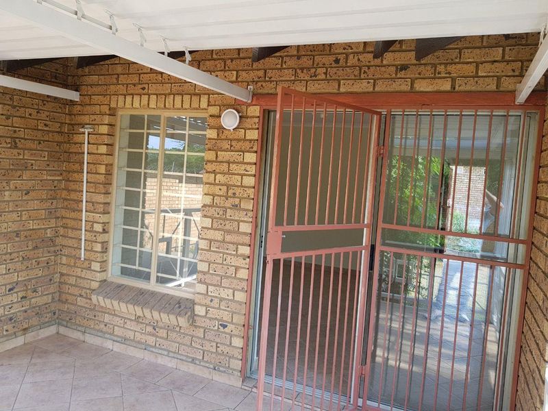 TWO BEDROO TOWNHOUSE AVAILABLE IN MAGALIESKRUIN : 1 SEPTEMBER 2026 - Photo 9