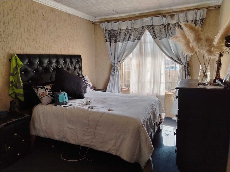 Charming 3-Bed Cluster in Serene Ormonde Gardens! - Photo 8