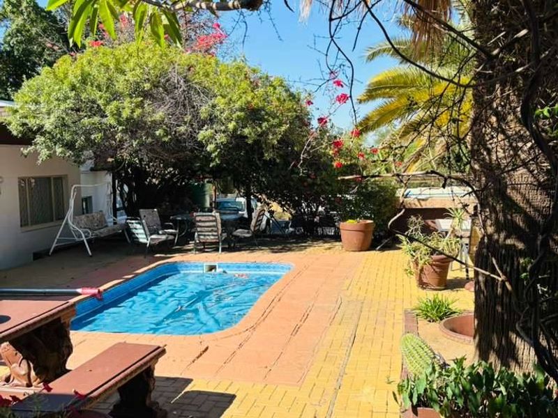 Fully Operational Guesthouse | 6 En-Suite Units | Erf 1,434m2 - Photo 4