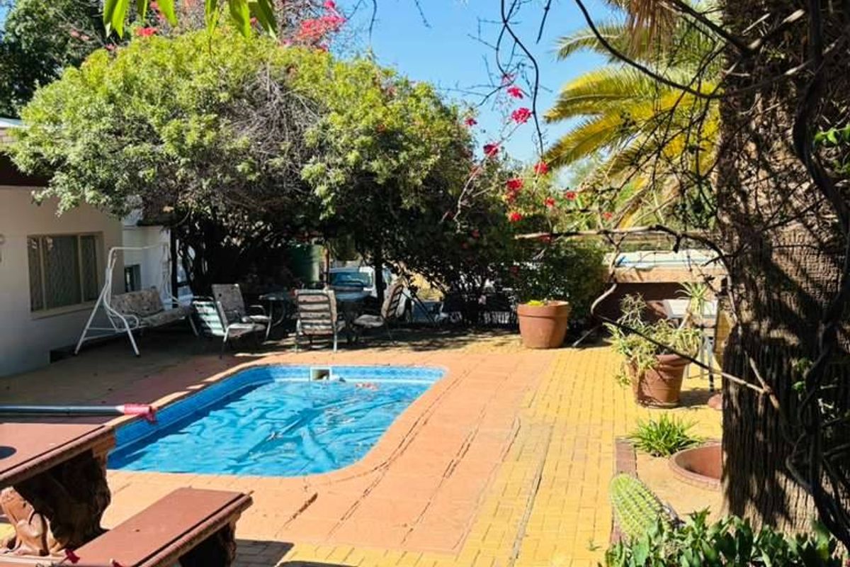 Fully Operational Guesthouse | 6 En-Suite Units | Erf 1,434m2 - Photo 4