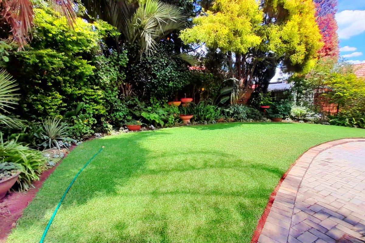 Stunning double story home - Photo 5