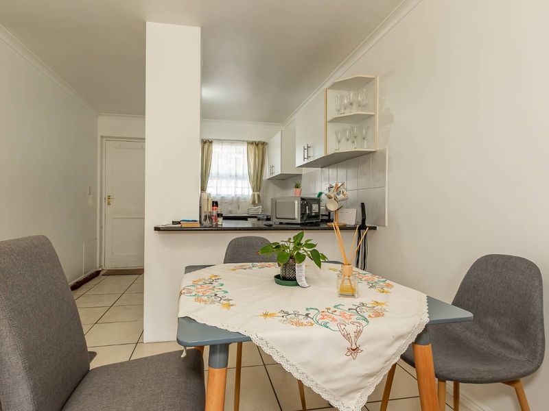 Ideal Lock-Up-and-Go Ground-Floor Apartment - Photo 9