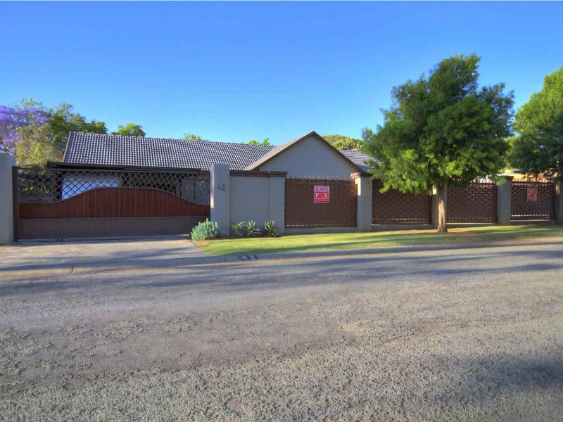 Upmarket living in Prime Brackenhurst - Photo 2