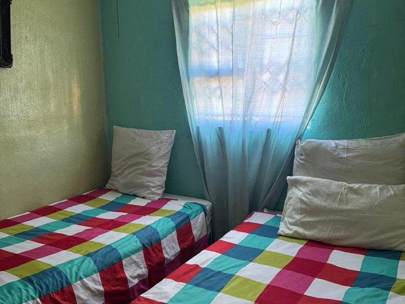A Comfy House on the Streets of Umlazi Township, Where Community Lives - Photo 7