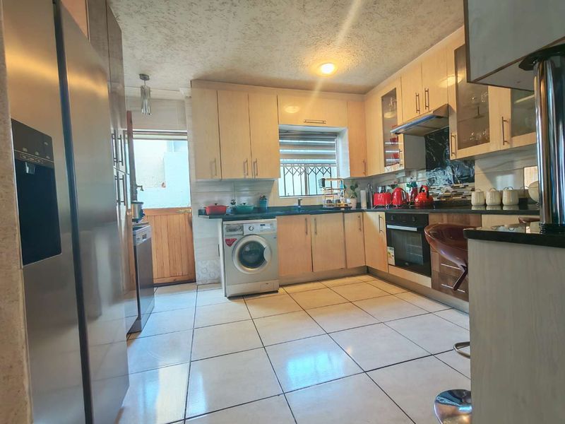 3 Bedroom House to Rent in Cosmo City - Photo 7